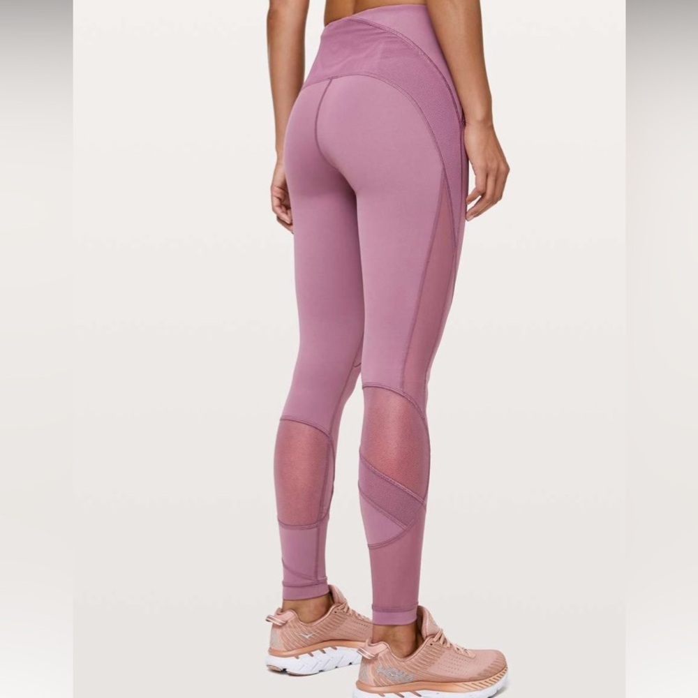 Lululemon clear the court tight